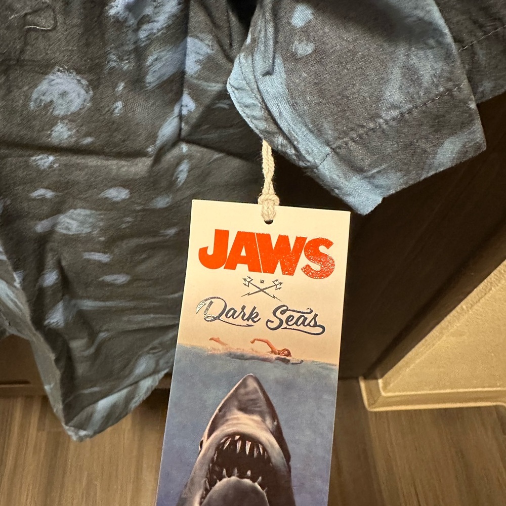 Men’s Urban Outfitters JAWS Button Shirt - Picture 7 of 7